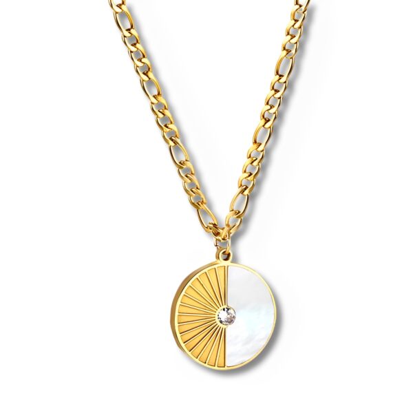 Shell Circular Pendant Necklace