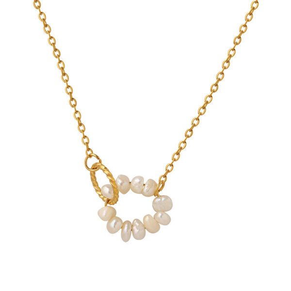 Interlocking Pearl Necklace