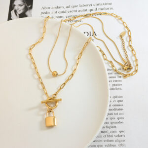 Double Layered Lock Shaped Pendant Necklace - Image 4