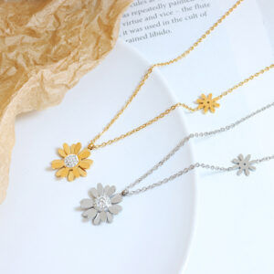 Daisy Zircon Necklace - Image 3