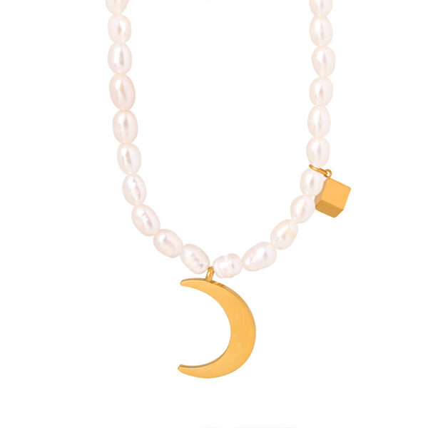 Moon Pendant Pearl Necklace